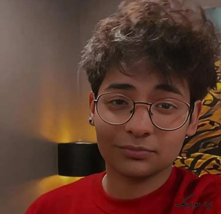 آهنگ نمیخوام عطرت از رو لباسم بپره ریمیکس عرفان ابرا MP3 آهنگ نمیخوام عطرت از رو لباسم بپره ریمیکس عرفان ابرا MP3