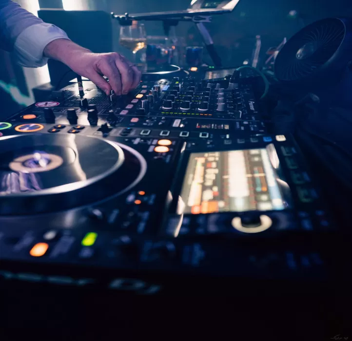 دانلود آهنگ بسه برگرد من جون ندارم واسه این درد هوش مصنوعی داریوش و روزبه بمانی اینستایی دانلود آهنگ بسه برگرد من جون ندارم واسه این درد هوش مصنوعی داریوش و روزبه بمانی اینستایی